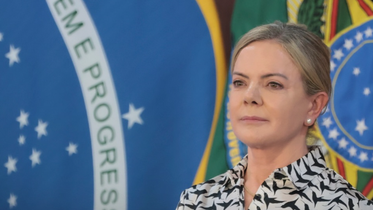 Gleisi vê rejeição a Messias como chance para indicação de mulher ao STF