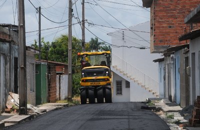 Moradores de diversas comunidades comemoram obras de pavimentação  