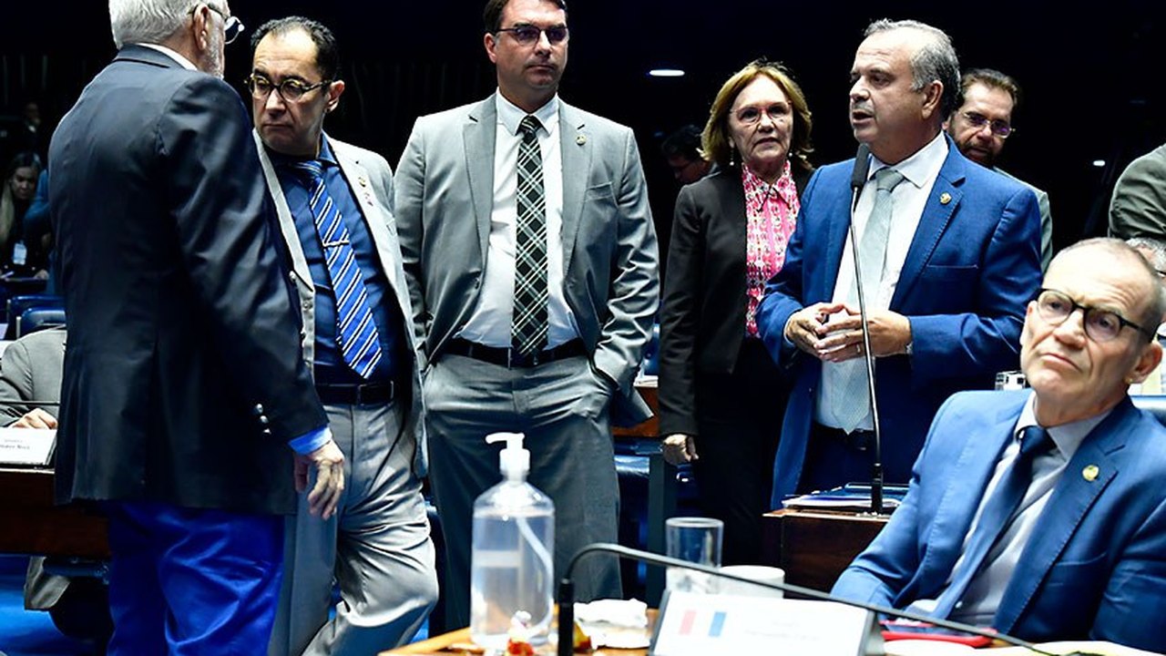 Ação de Moraes contra plataformas digitais provoca debate entre senadores