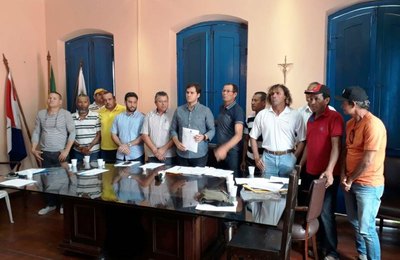 Prefeito Cacau apresenta a ambulantes projeto que disciplina atividades em Marechal