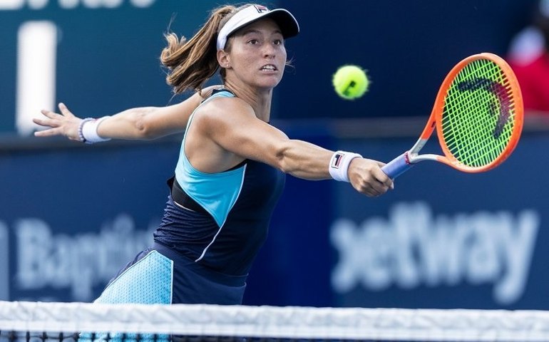 Luisa Stefani se vinga de derrota em San Diego e vai às quartas em Guadalajara