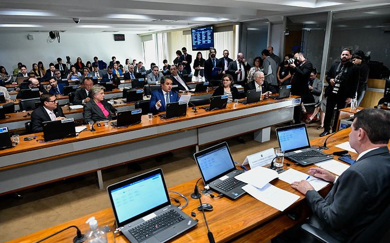 Comissão aprova plano de trabalho sobre oferta de órteses e próteses pelo SUS