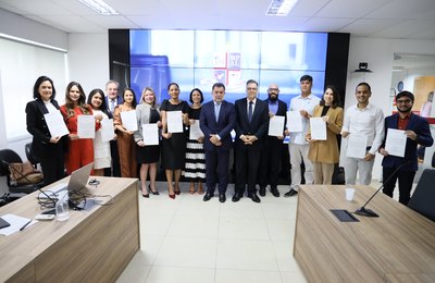 PGJ Lean Araújo empossa 12 novos servidores; eles atuarão nas áreas jurídica e administrativa