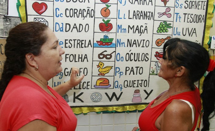 Nesse período de 12 anos, outro importante instrumento para o combate ao analfabetismo entre jovens e adultos foi o Programa Brasil Alfabetizado