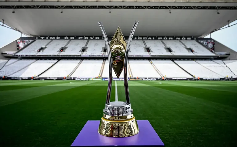 Abertura de rodada do Brasileirão Feminino é marcada por protestos