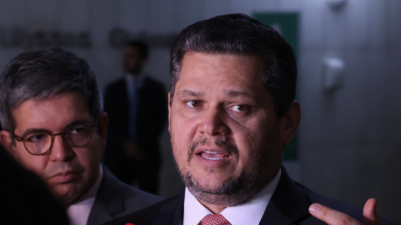 Alcolumbre envia PEC do fim da escala 6x1 para CCJ do Senado