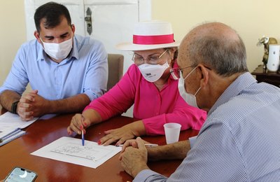 Deputada Tereza Nelma destina recursos e equipamentos para Penedo