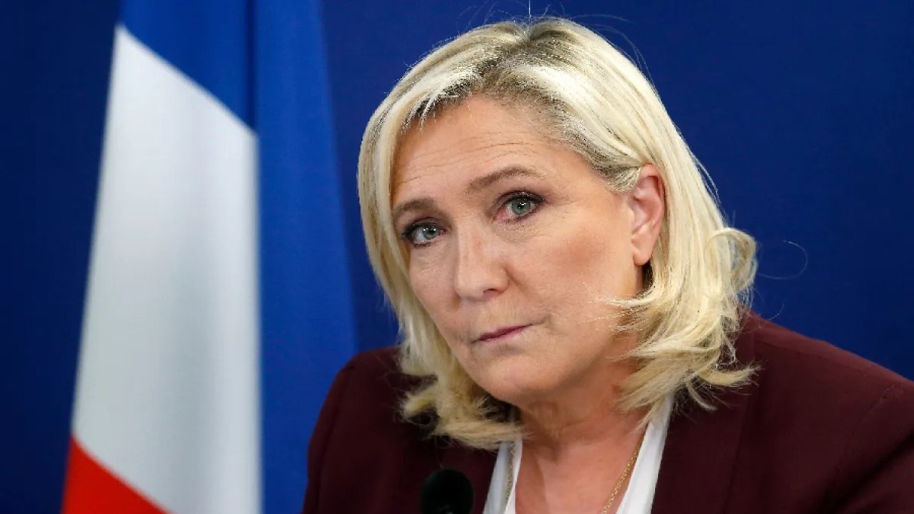 Líder da extrema direita francesa é acusada de desvio de verbas da UE; pena pode chegar a 10 anos de prisão