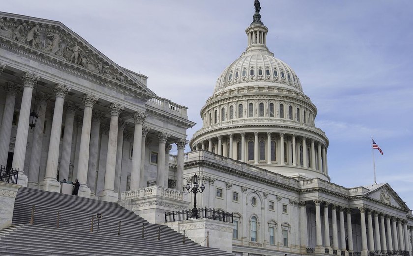 Mídia revela quem foi o senador que se aproximou de Trump para convencê-lo a atacar o Irã