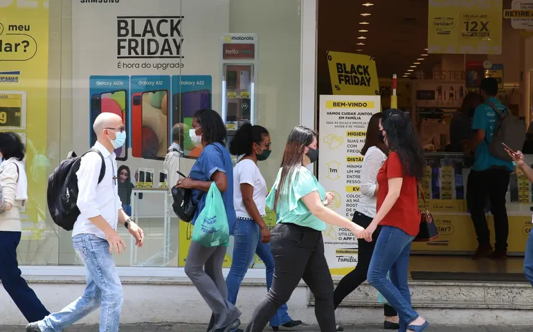 Na Black Friday 2023, bebidas e alimentos entram no radar dos caçadores de descontos. Veja o que é mais procurado