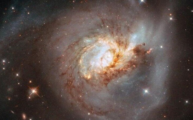 Telescópio James Webb identifica moléculas orgânicas raras em galáxia ...