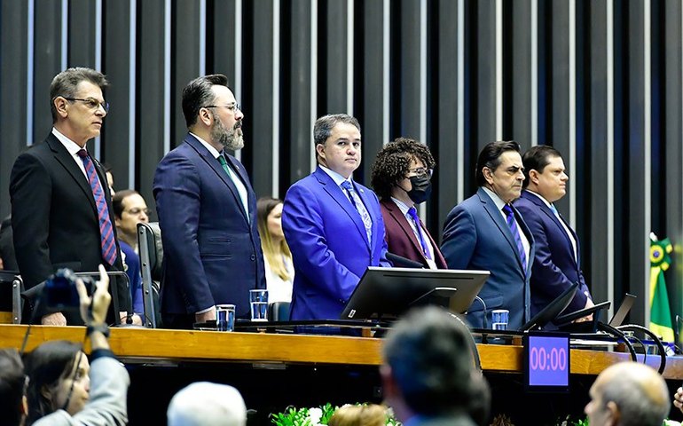 Críticas à lei tributária marcam sessão do Dia Livre de Impostos