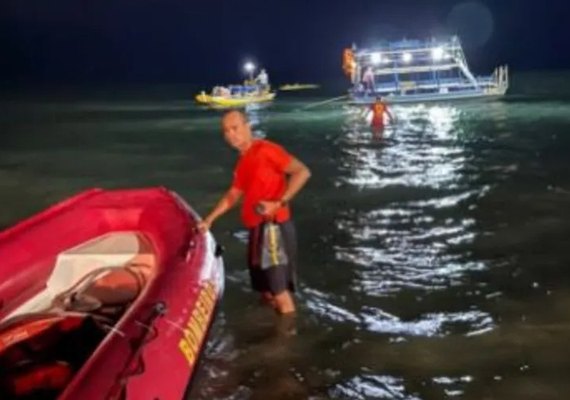 Marinha abre inquérito para investigar naufrágio de embarcação na orla da Ponta Verde