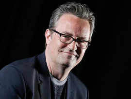 Mãe de Matthew Perry homenageia ator no dia em que ele completaria 57 anos