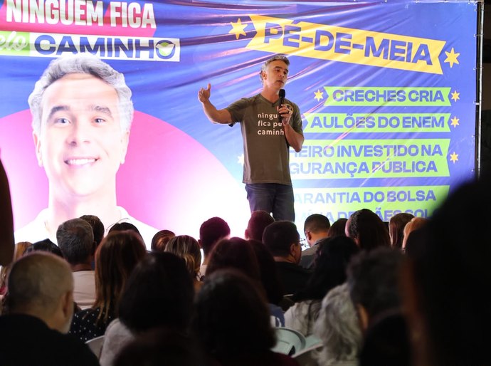 Deputado Rafael Brito inaugura comitê ouvindo servidores da educação