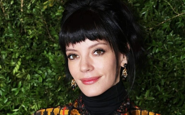Freud explica? Lily Allen assume namoro com descendente do psicanalista