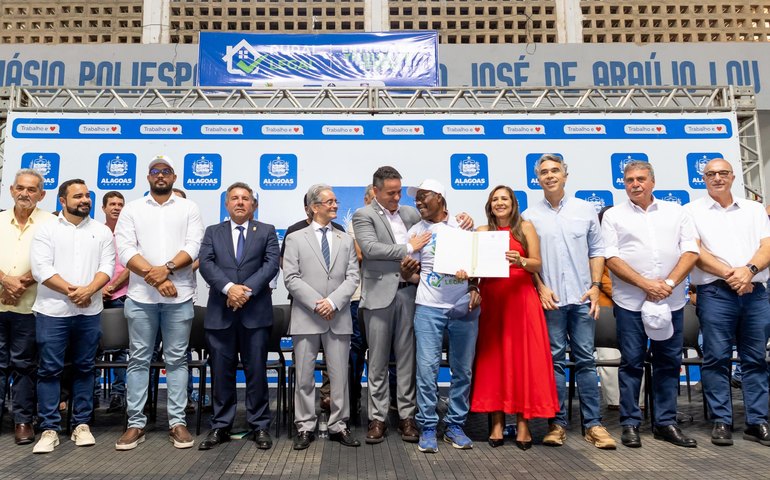 Governo de Alagoas e TJ/AL entregam mais de 600 títulos de terra em Mata Grande