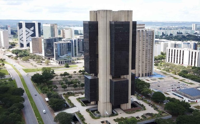 Inadimplência média no crédito livre fica estável em 3,8% em março, diz BC