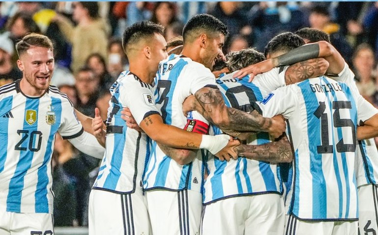 Argentina vence o Paraguai com golaço de Otamendi e mantém 100% nas eliminatórias