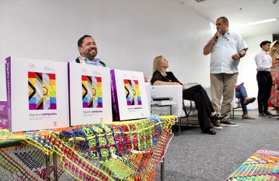 No Dia Nacional da Visibilidade Trans, Imprensa Oficial destaca parceria que resultou no livro “Orgulho LGBTQIAPN+”