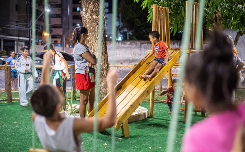 Após reforma, Praça Caruaru volta a atrair população como local seguro para o lazer