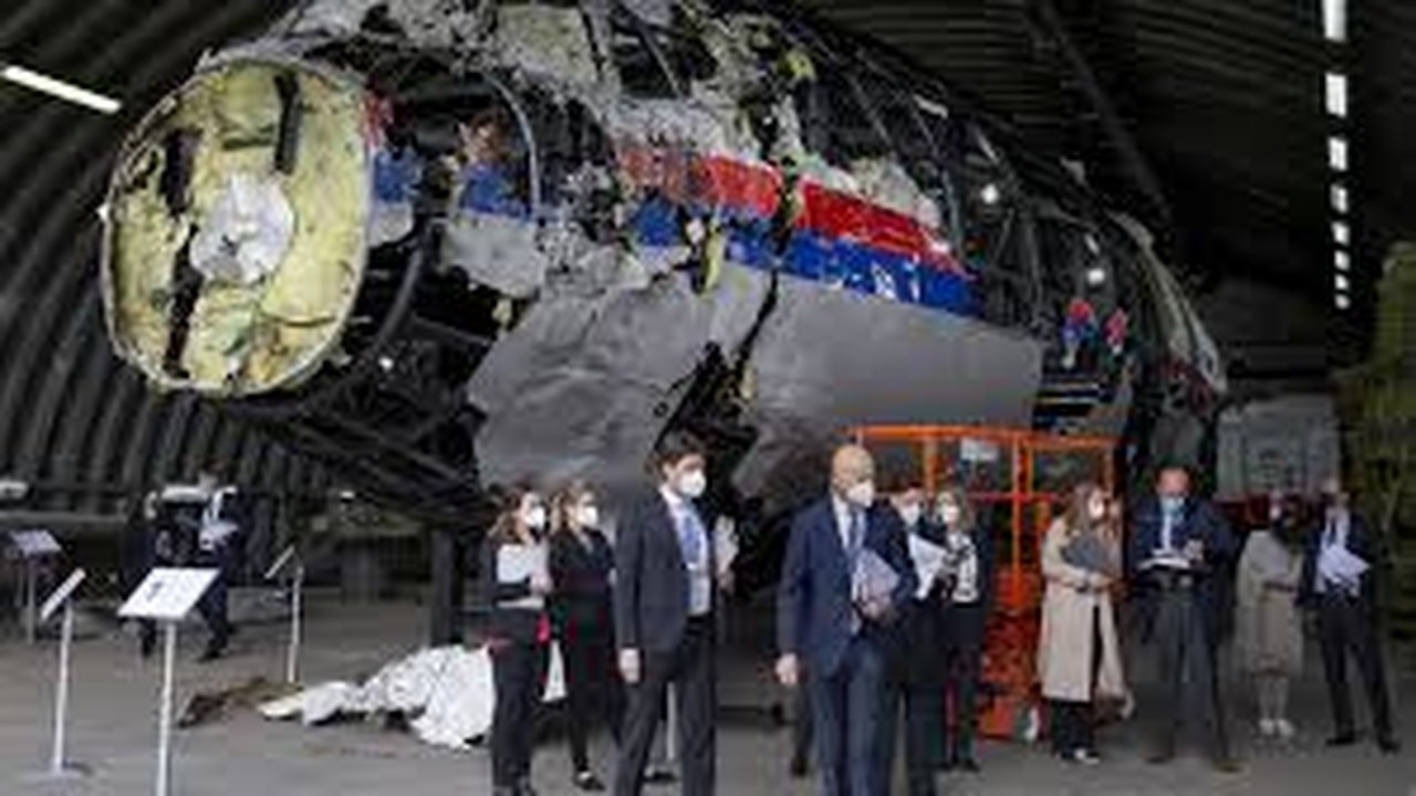 'Farsa e teatro': Rússia abandona investigação sobre a queda de avião da Malaysia Airlines abatido por míssil