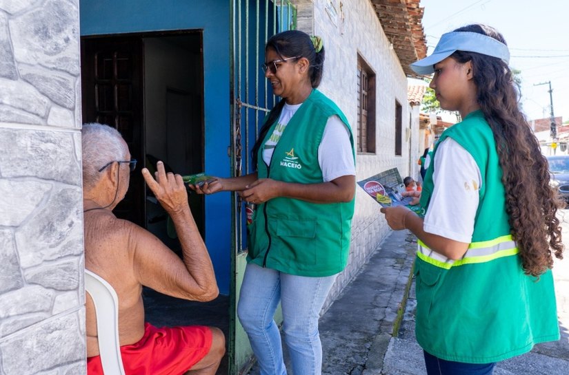 Prefeitura promove ação de educação ambiental para moradores do Pontal da Barra