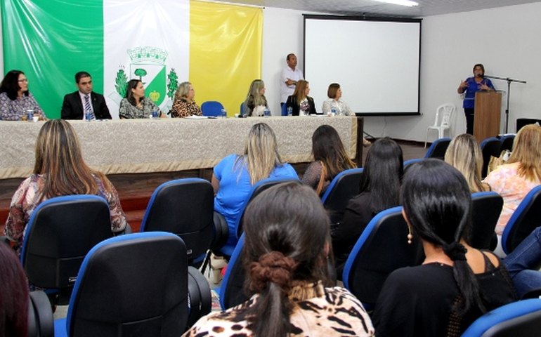 Arapiraca: Rede municipal de ensino receberá mais de 20 mil kits de livros