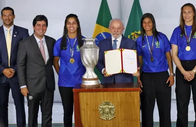 Lula diz que enviará projeto de lei para incentivar futebol feminino