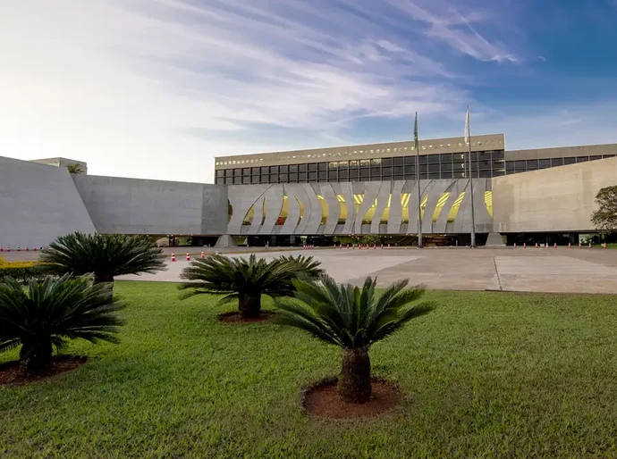 STJ afasta cautelarmente ministro acusado de importunação sexual