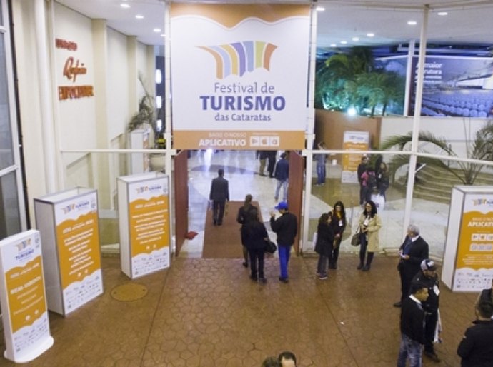 Voo extra Foz do Iguaçu - Maceió é divulgado em Festival de Turismo