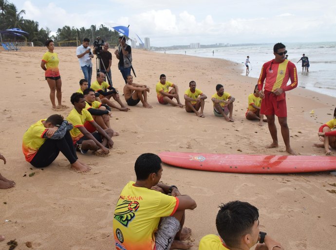 Corpo de Bombeiros promove 17ª edição do projeto Surf-Salva, em Maceió