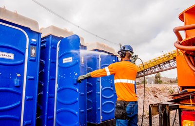 Carnaval: saiba como usar banheiros móveis corretamente para evitar riscos à sua saúde e à dos outros foliões