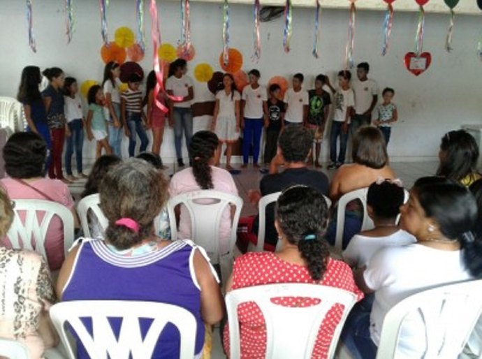 Adolescentes promovem reflexão sobre a família no Lar São Domingos