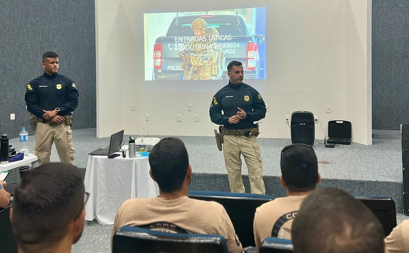 PRF realiza palestra sobre entradas táticas para GPT e para policiais civis de Alagoas