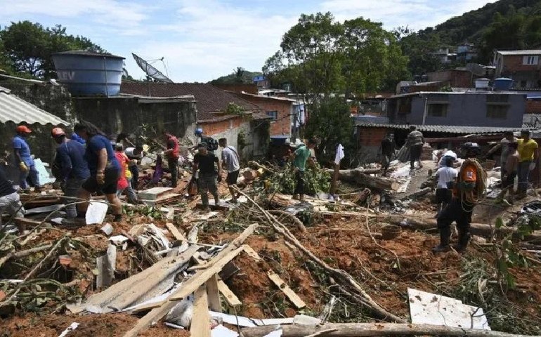 Prefeito de Bertioga cobra monitoramento em áreas de risco