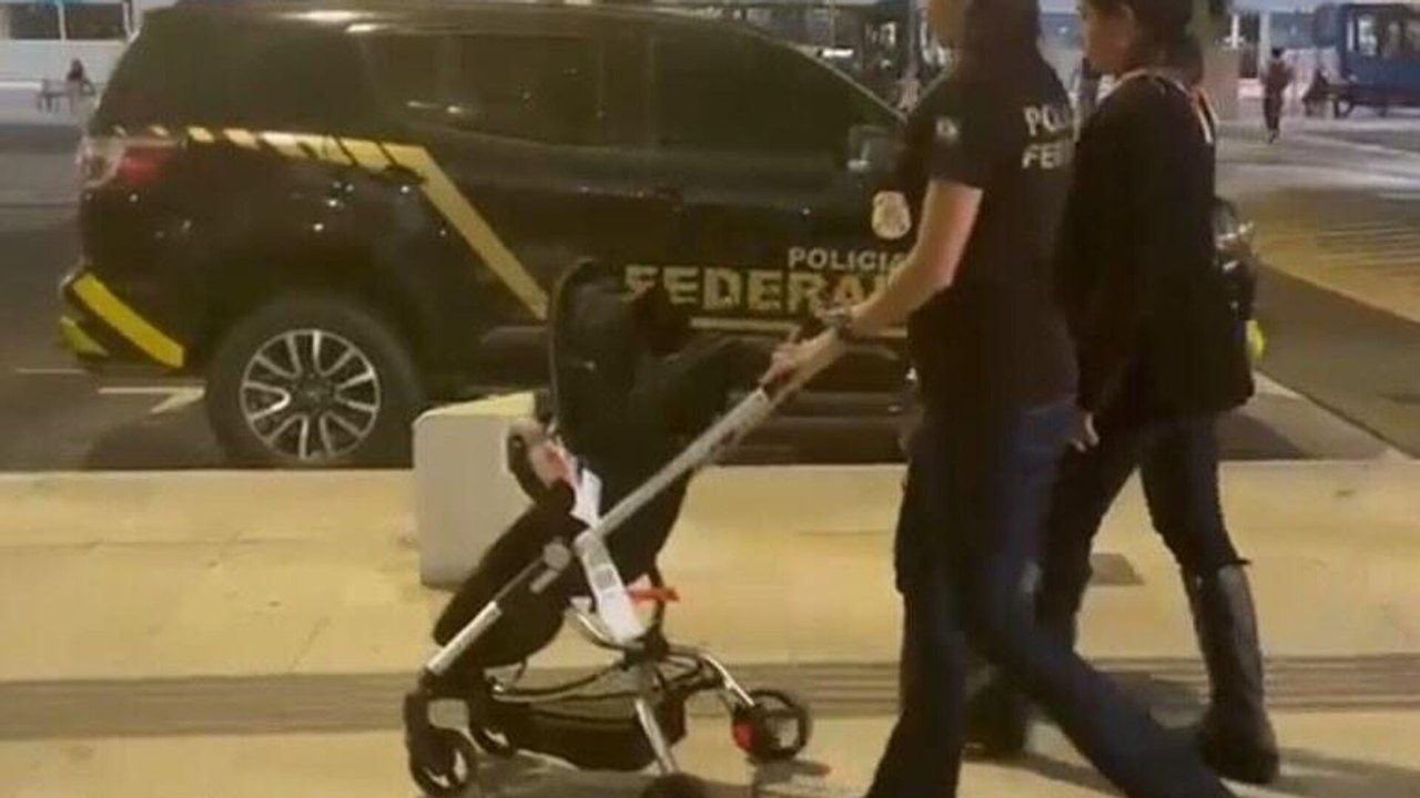 Bebê brasileiro vítima de tráfico humano é repatriado quase 1 ano e meio após sequestro