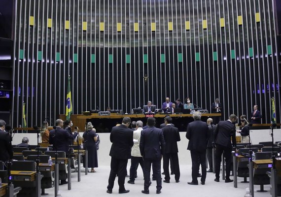 Câmara conclui votação de projeto que limita ICMS dos combustíveis