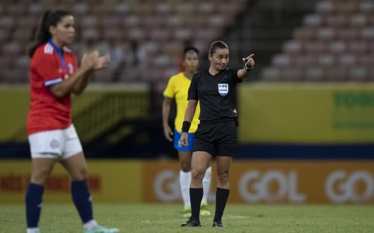 Mulheres vão integrar arbitragem da Copa América pela 1ª vez; veja lista e conheça as duas brasileiras
