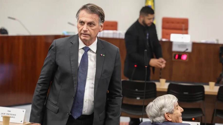 Justiça atesta que Bolsonaro vai terminar de cumprir pena em 2052