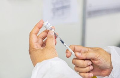 Postos de vacinação contra a COVID-19 estarão fechados nos feriados de Natal e Ano Novo