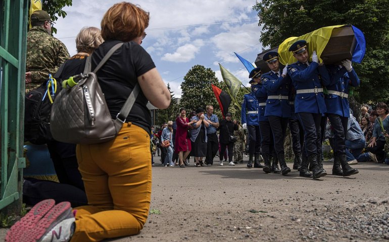 Guerra civil e possível retirada dos EUA: analista brasileiro avalia impactos da mobilização na Ucrânia