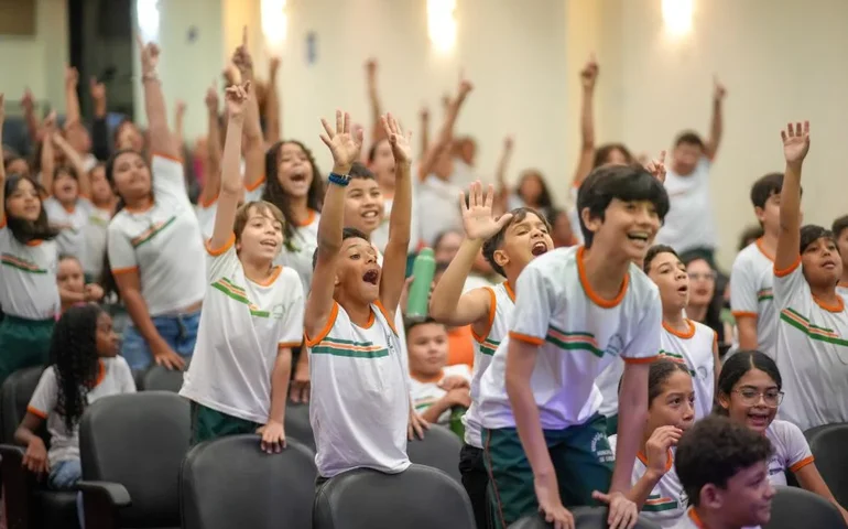 Dia do Cooperativismo transforma Ceres em palco de solidariedade, educação e magia