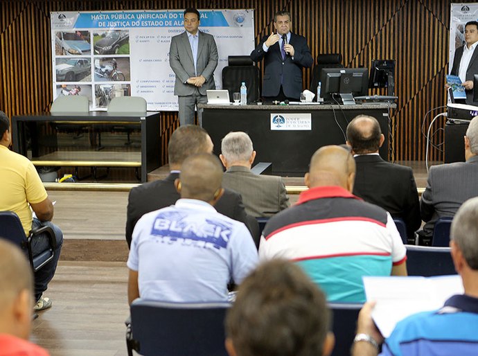 TJ inicia leilão de veículos e diversos aparelhos no Fórum do Barro Duro