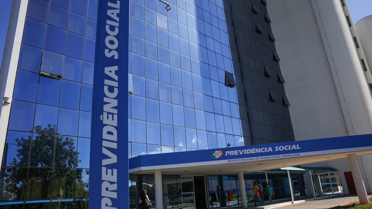 Previsão de gastos com INSS em 2027 é reduzida em R$ 5 bilhões