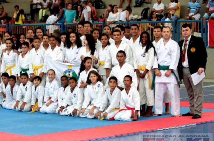 Alunos coruripenses conquistam título em campeonato de karatê