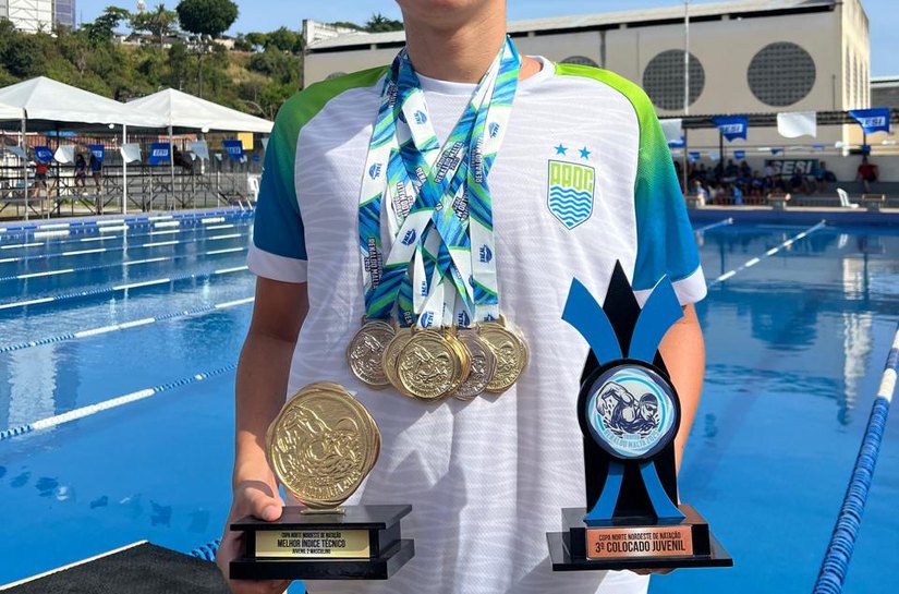 Jovem promessa da natação alagoana brilha e coleciona troféus em premiação estadual