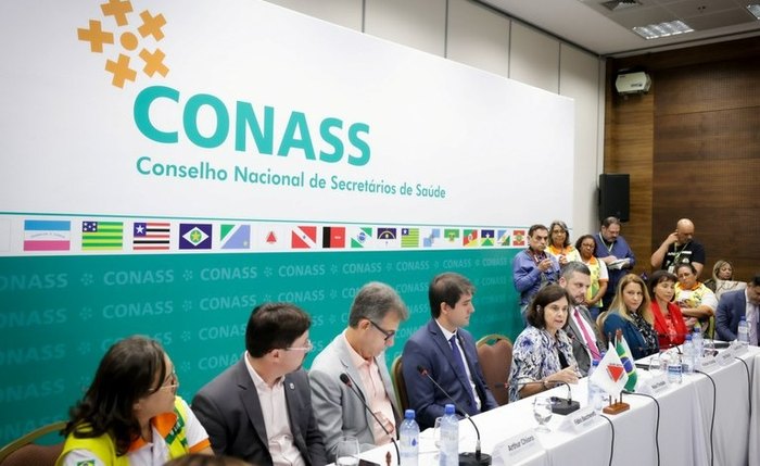A ministra Nísia Trindade (Saúde) anuncia detalhes do Dia D contra a Dengue durante assembleia do Conass