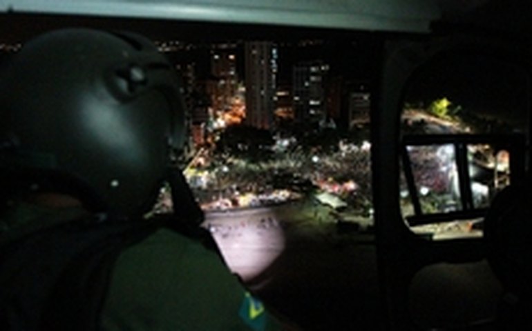 Patrulhamento aéreo noturno intensifica segurança em regiões de Maceió