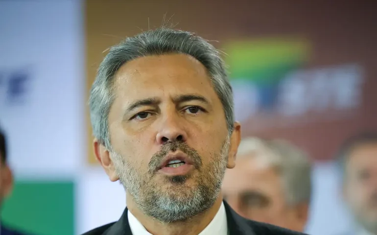 'Entre um policial ser vítima e bandidos tombarem, que eles levem a pior', diz governador do CE